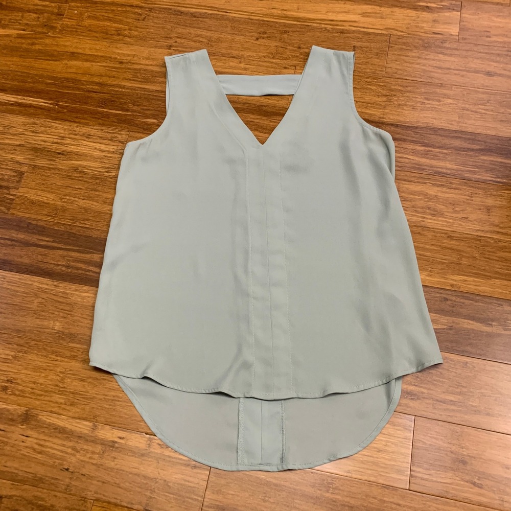 Worthington Sleeveless Top Women's Size Small Sage Green V Neck Blouse Summer